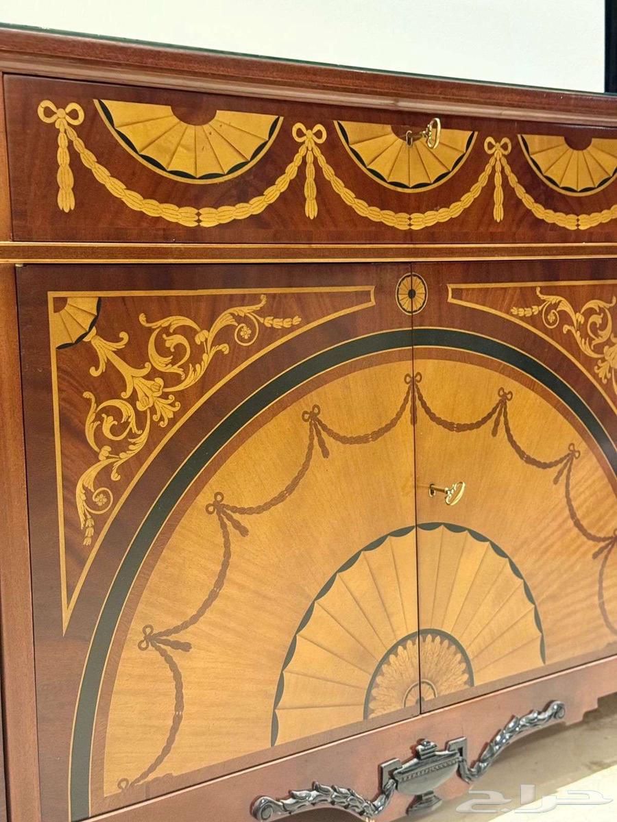 Luxurious Dining Table64622512886787114