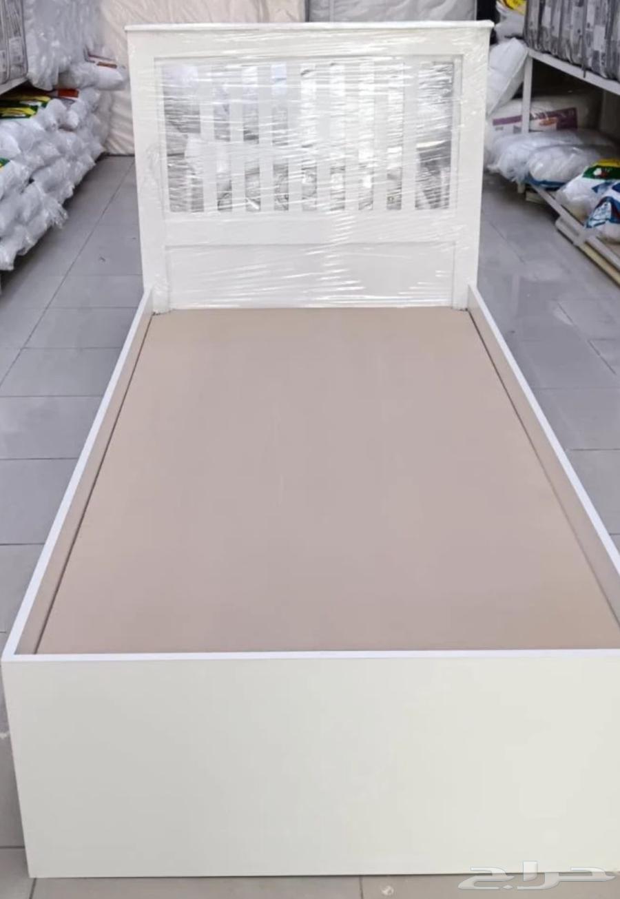 سرير ابيض نظيف كليا مستعمل64623573788291110
