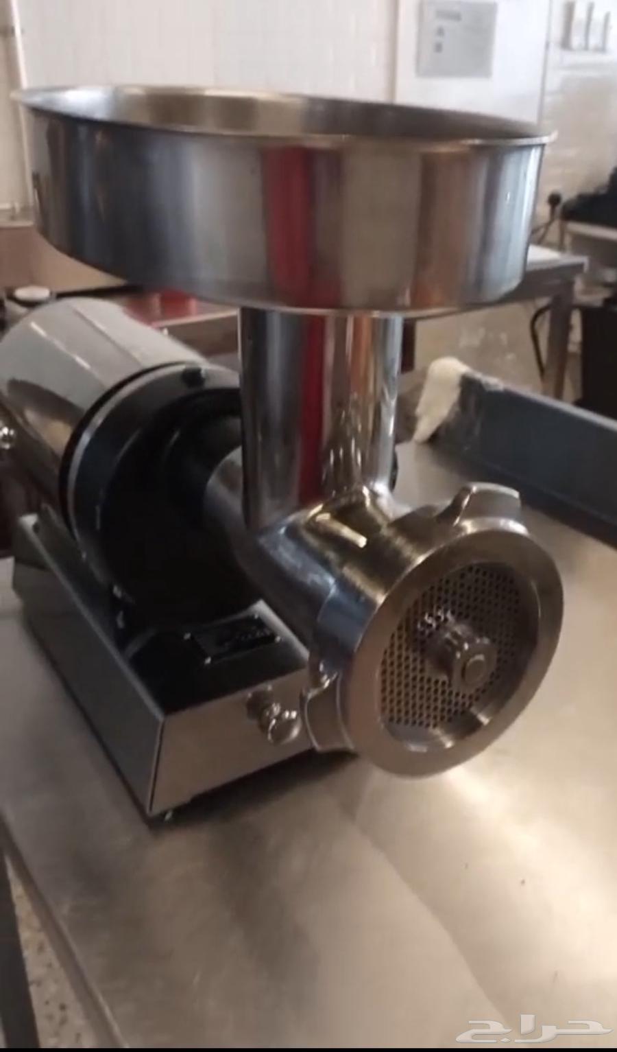 فرامة لحم استيل مستعملة نظيفة للبيع عليها سوم 80064619179828611110