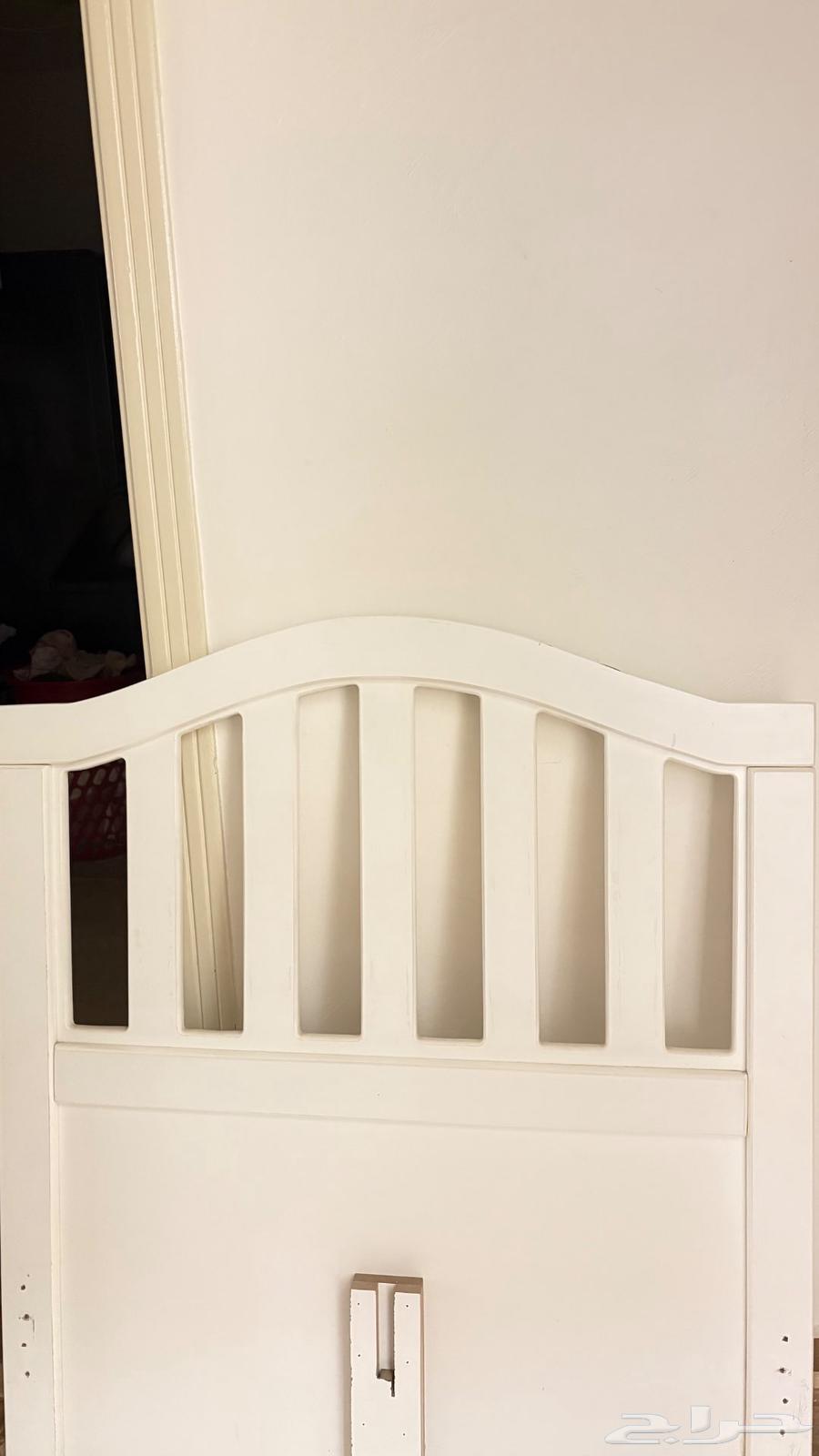 سرير ابيض نظيف كليا مستعمل64623573788291111