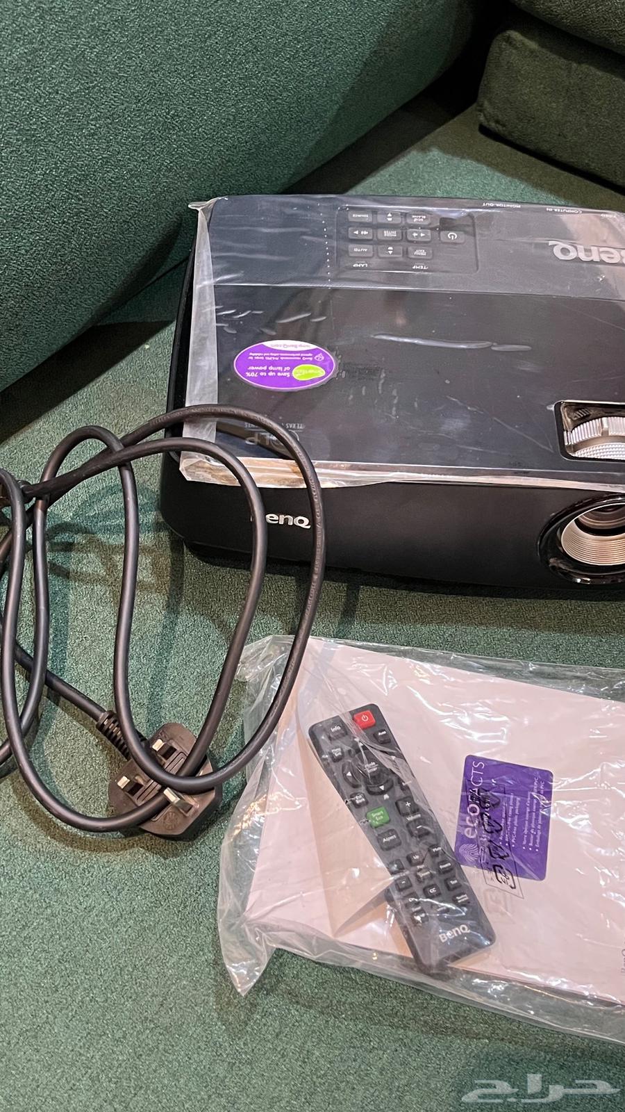 Projector device64617687904387113