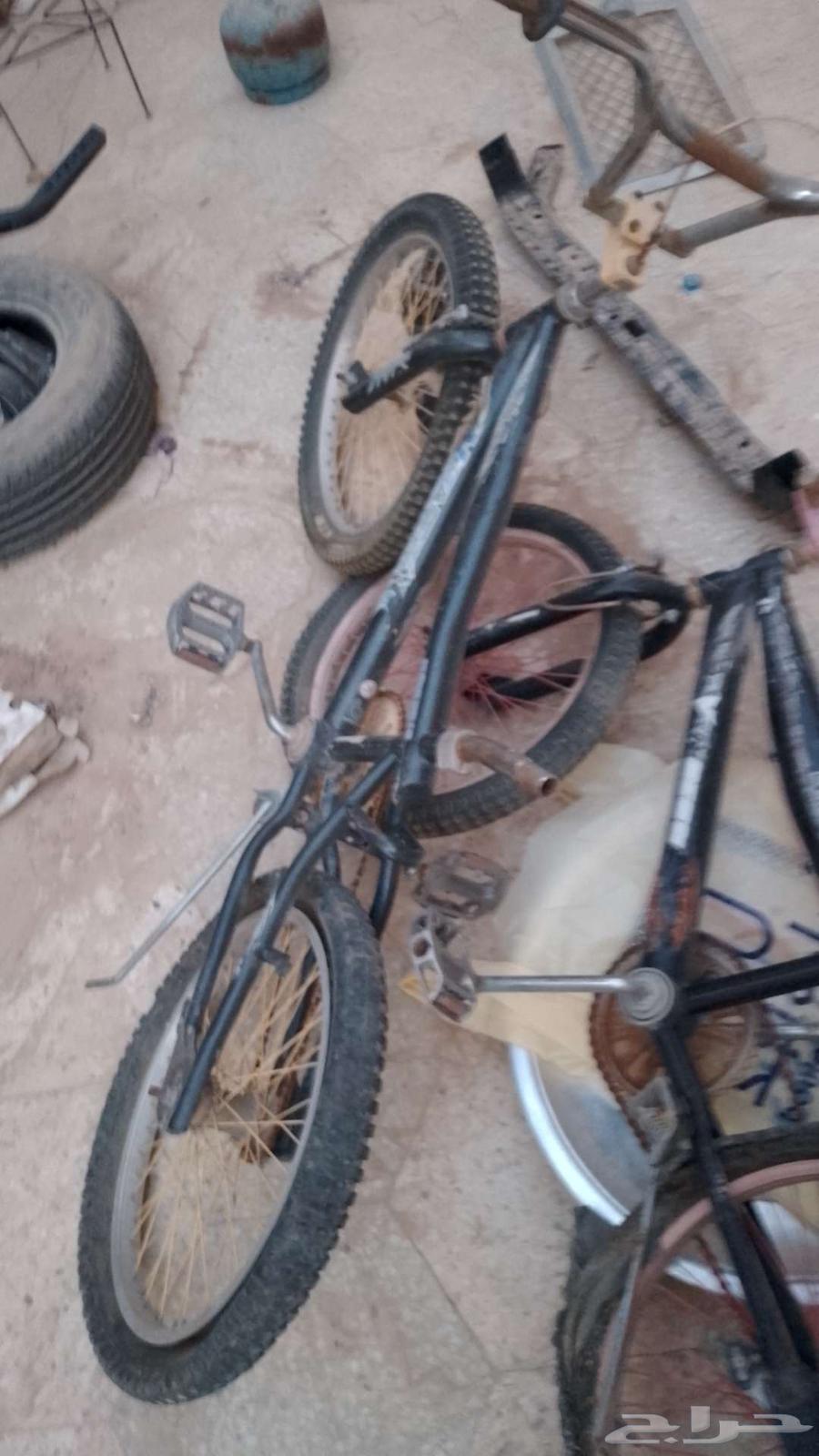للبيع 3 سياكل 2 مقاس 20 والثالث سباق64617937896707110