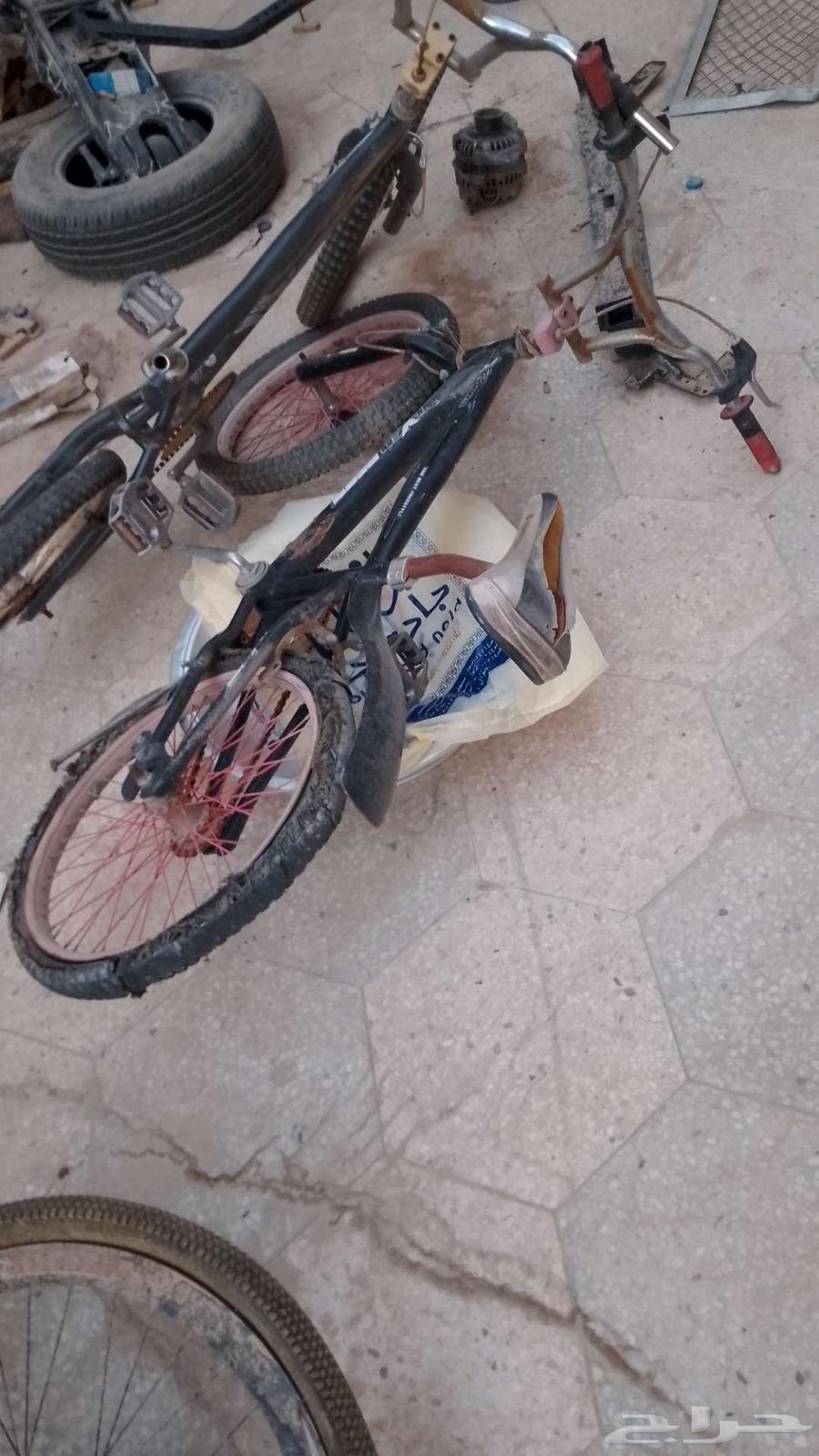 للبيع 3 سياكل 2 مقاس 20 والثالث سباق64617937896707112