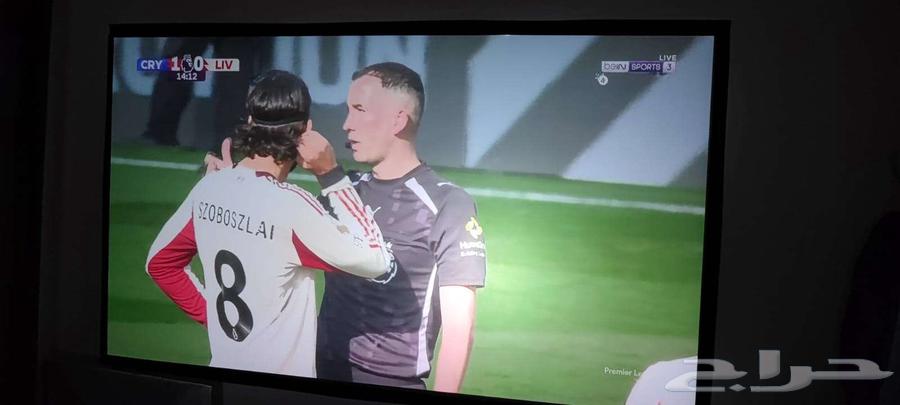 Excellent-condition cinema projector; professional projection screen64619642837505112