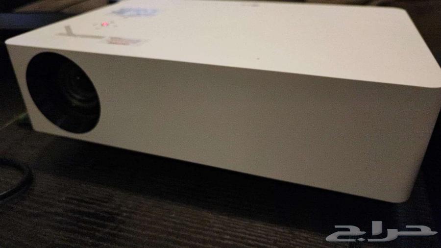 Excellent-condition cinema projector; professional projection screen64619642837505110