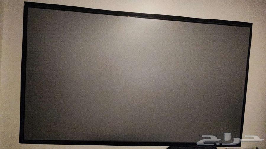 Excellent-condition cinema projector; professional projection screen64619642837505114