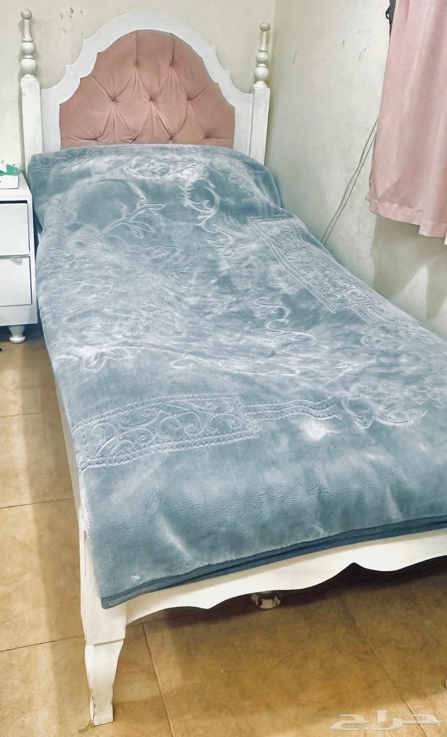 غرفة مستعملة ب700 ريال دولاب وسرير نفرين و2 كوميدينه64675881122307110