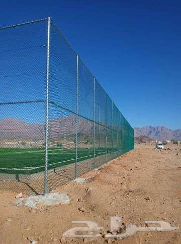 Qassim does farm fencing with wire mesh64176982631682110