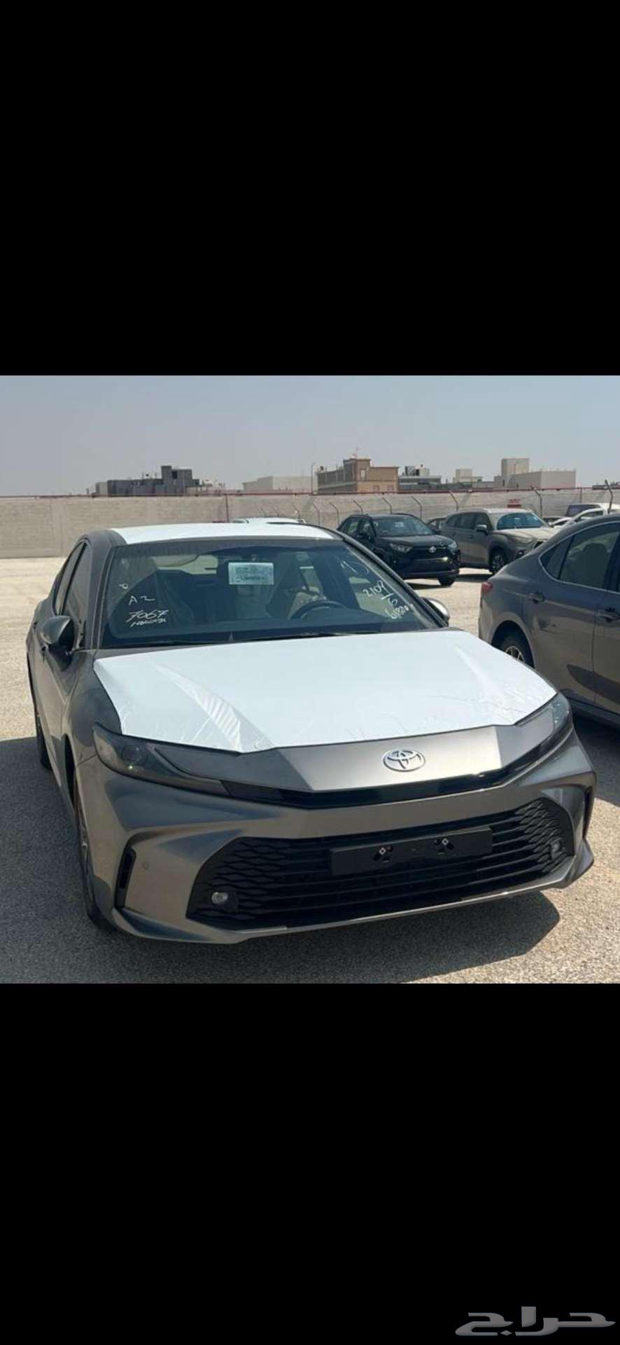 كامري ستاندر E بنزين اصفار 2025 صادر لوحات تيتانيوم بيج64577332260098110