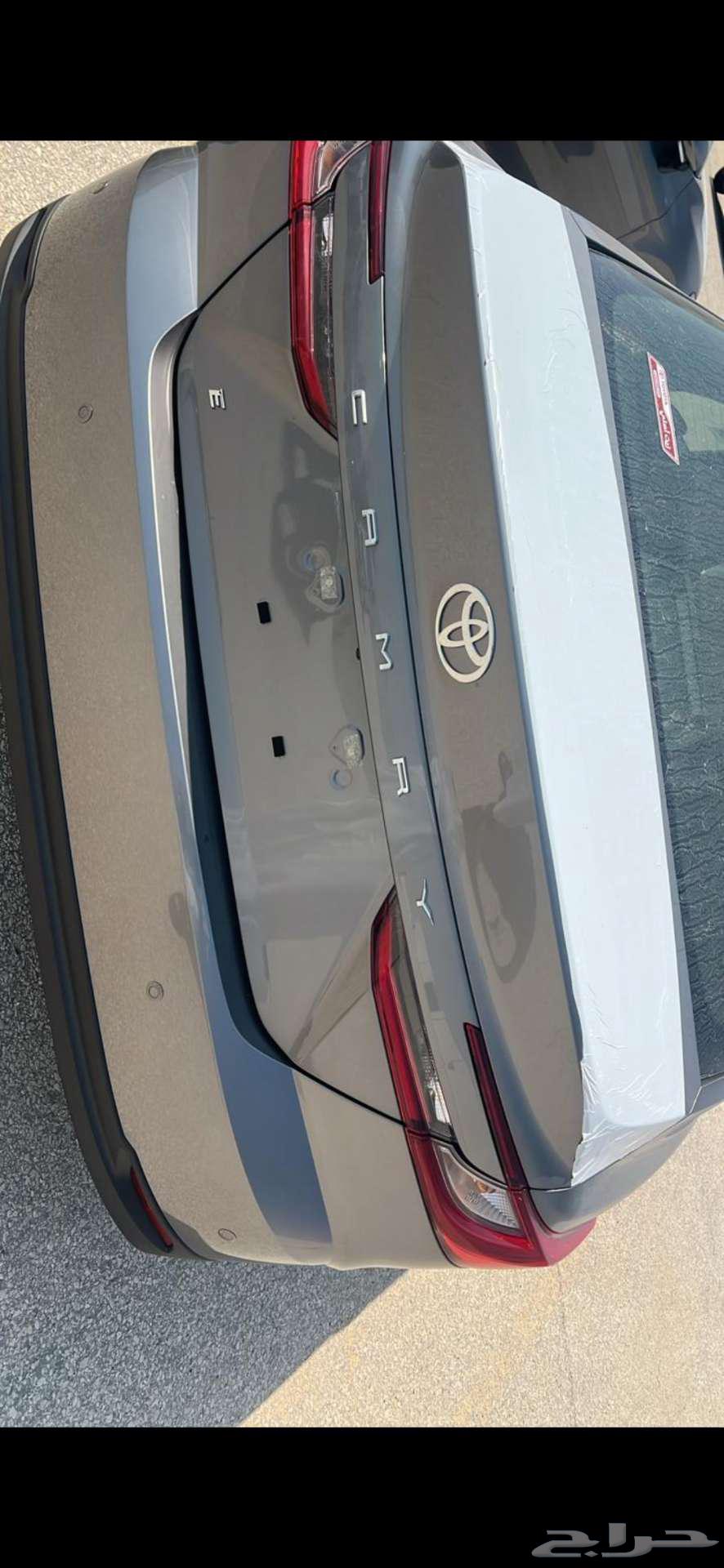 كامري ستاندر E بنزين اصفار 2025 صادر لوحات تيتانيوم بيج64577332260098111