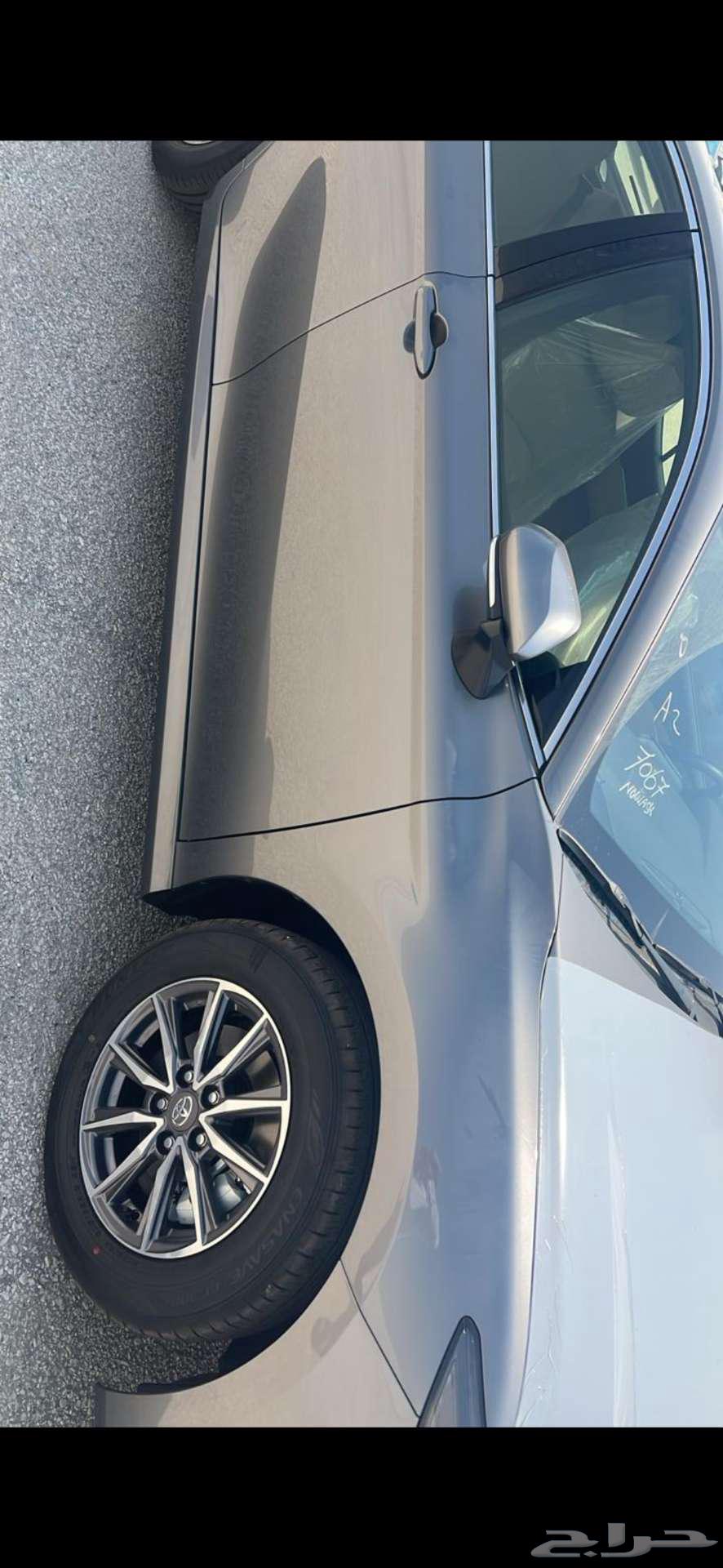 كامري ستاندر E بنزين اصفار 2025 صادر لوحات تيتانيوم بيج64577332260098112