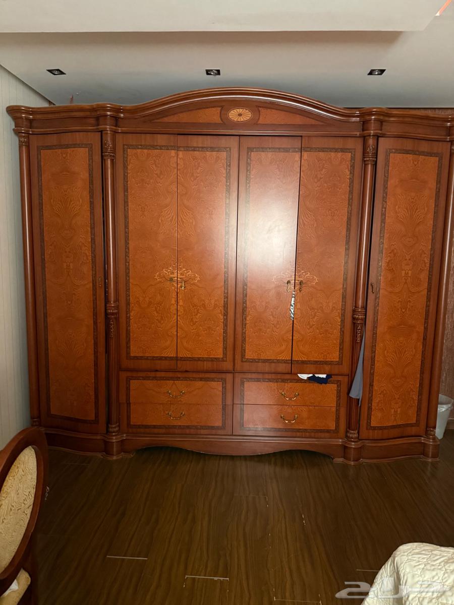 غرفة نوم كامله مع خزانه كبيره من مفروشات الرجاء64451943305601112