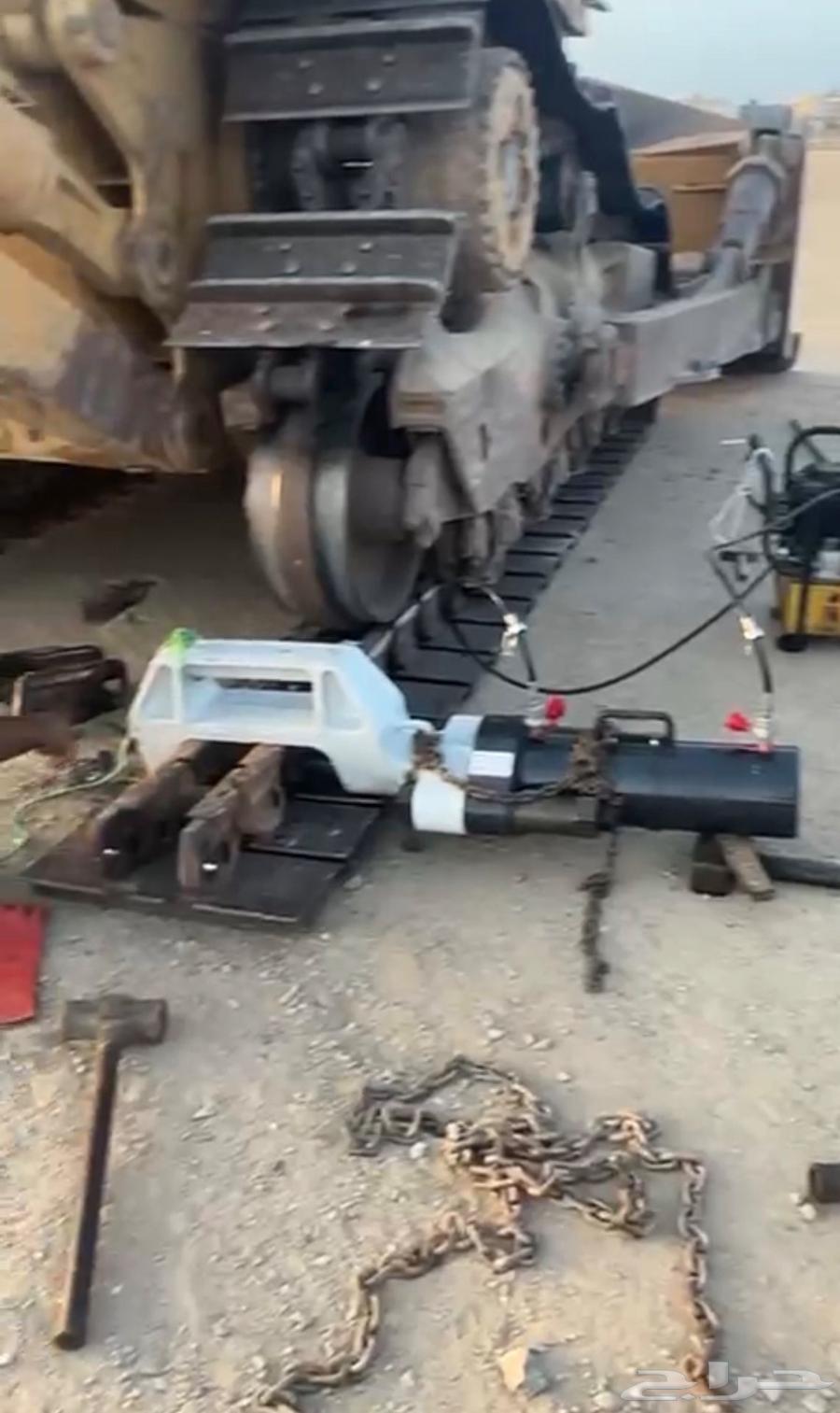 حداد بلدوزرات ومعدات ثقيله متنقل64176584467969110