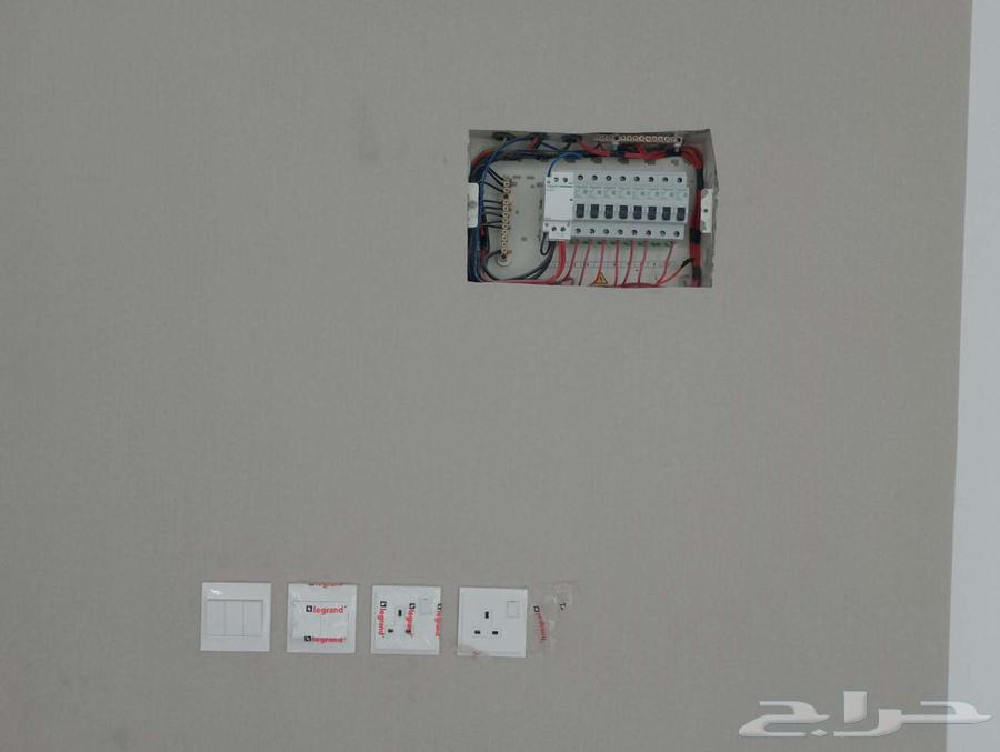 فني كهربائي64177778508674113