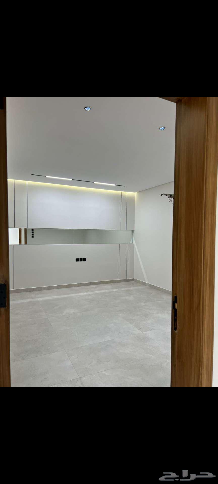 للبيع أخر روف ملحق وشقه فاخره بالمعيصم جديده64228628514561110