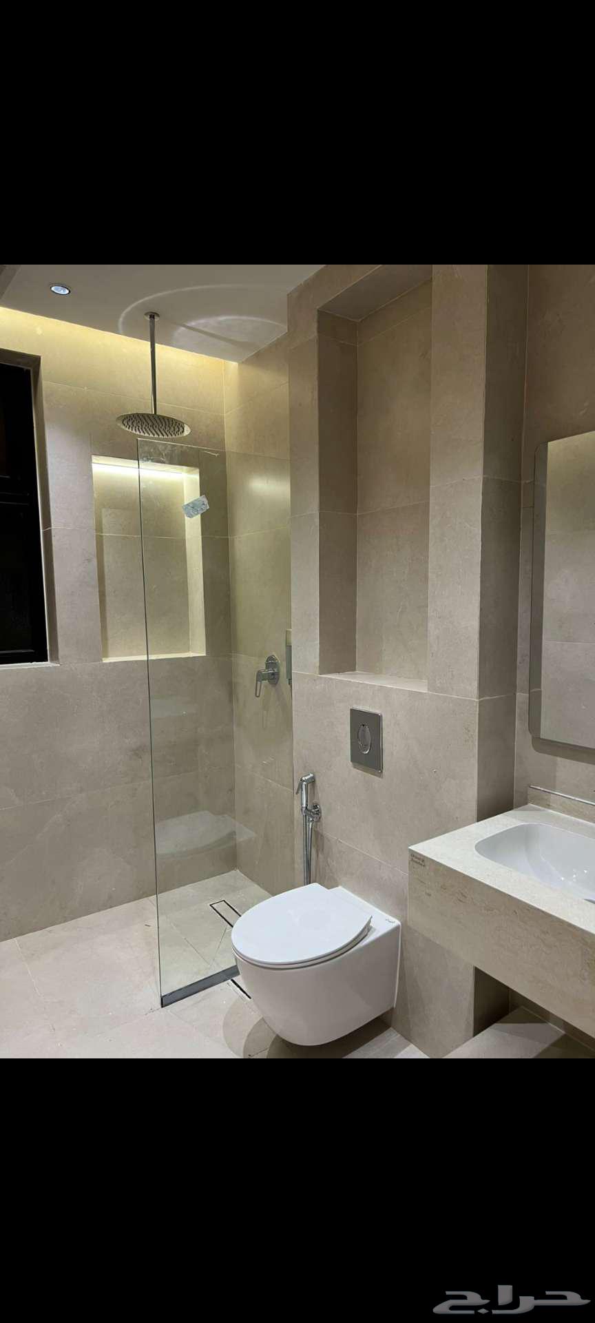 للبيع أخر روف ملحق وشقه فاخره بالمعيصم جديده64228628514561112