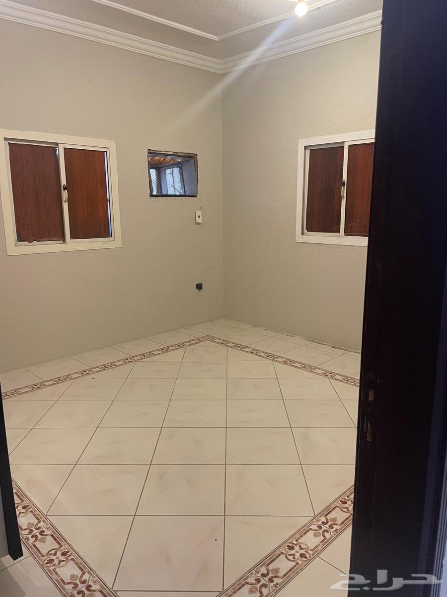 شقة للايجار 1600شهري حي المروة قريب المطر .و الخدمات64151435195266113