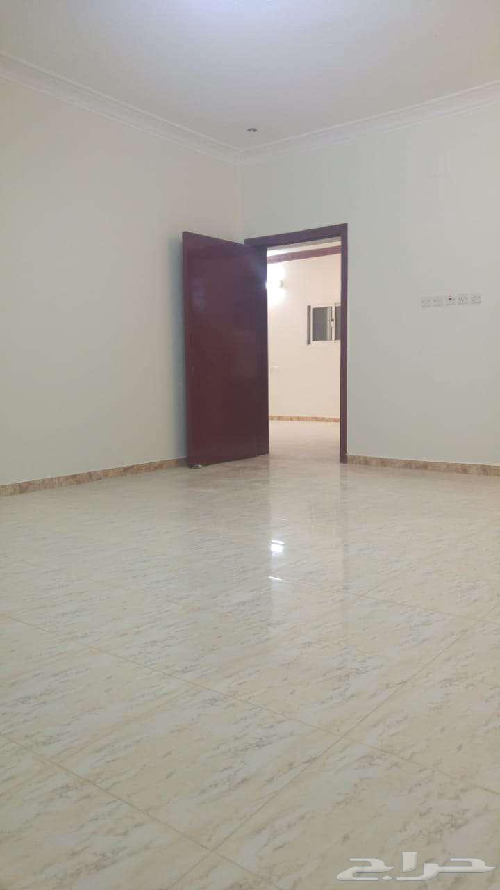 شقة واسعة مجددة غرفتين وصالة في فلة دور علوي64155536082306111