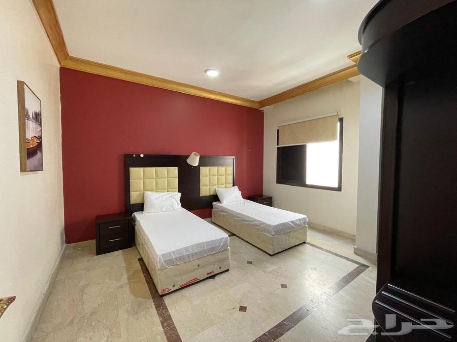 شقة مؤثثة للإيجار الشهري و السنوي في حي السلامة شارع صاري64156894300931111