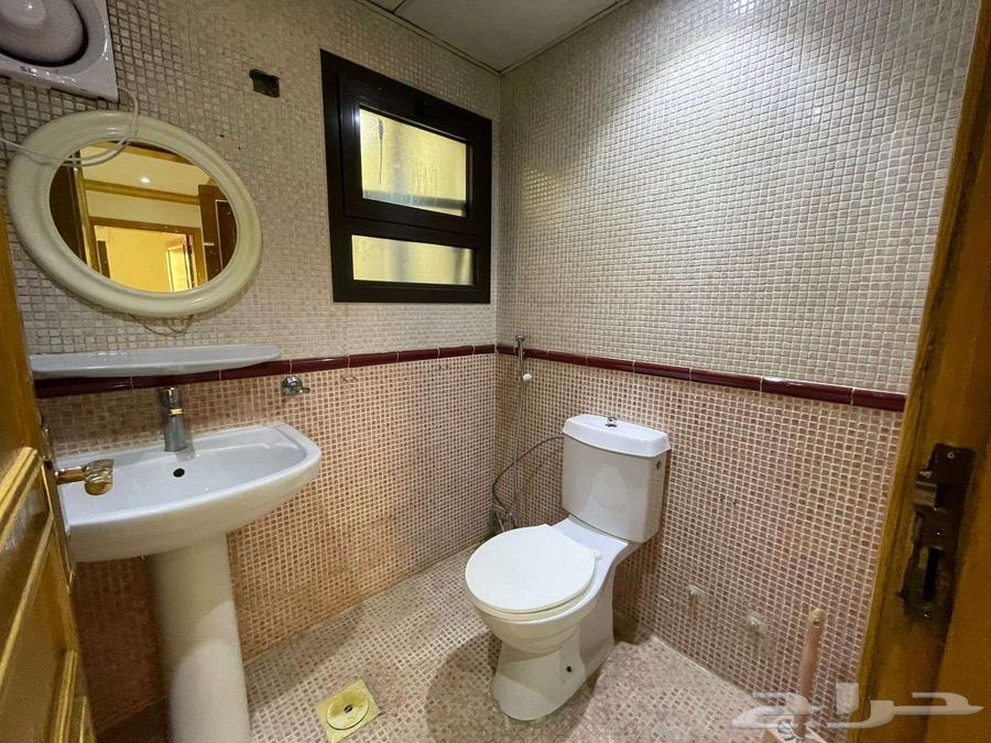 شقة غير مفروشة للإيجار السنوي بموقع استراتيجي على شارع صاري64158776163201113