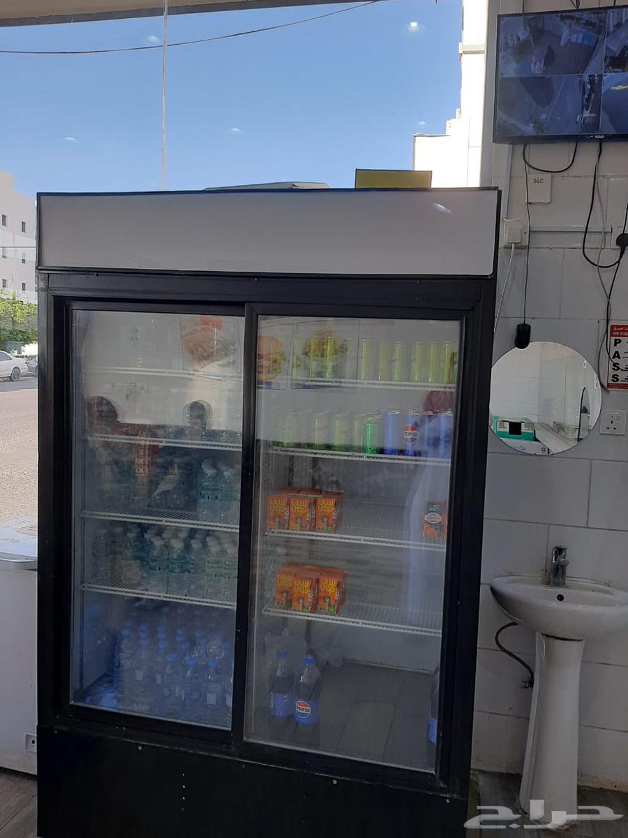 للتقبيل بوفيه جاهزة بالكامل   مساحة 45 م264165195632386113