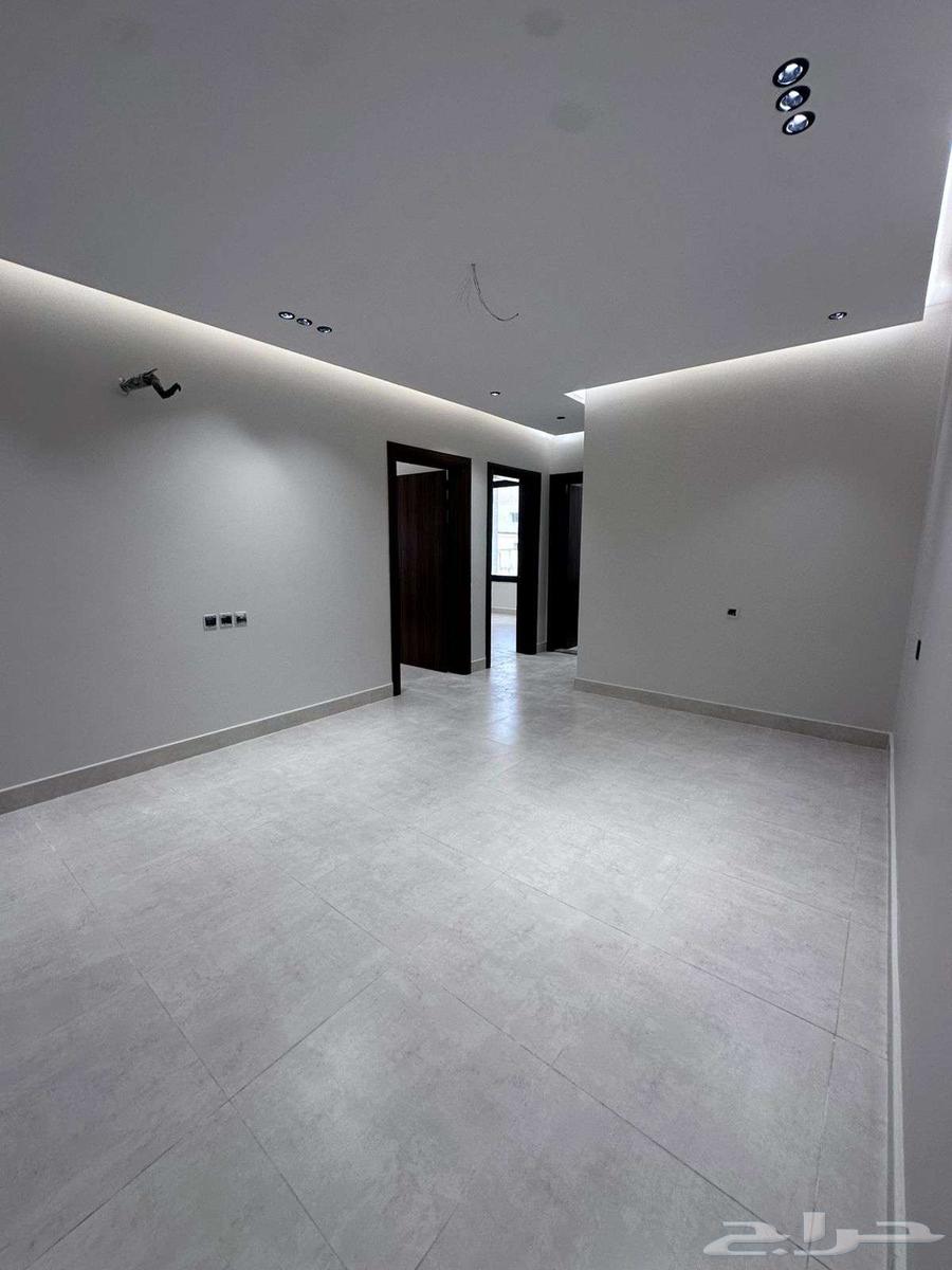شقة 4 غرف بحي السلامة للبيع أفراغ فوري أمامية بمدخلين64225057960066114