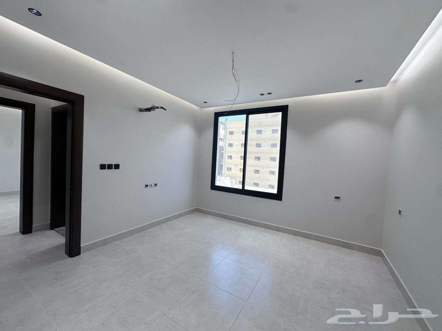 شقة 4 غرف بحي السلامة للبيع أفراغ فوري أمامية بمدخلين64225057960066113