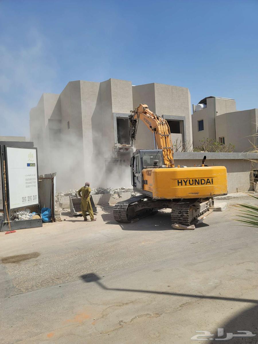 Demolishing buildings for scrap, demolition and crushing64226079450882111