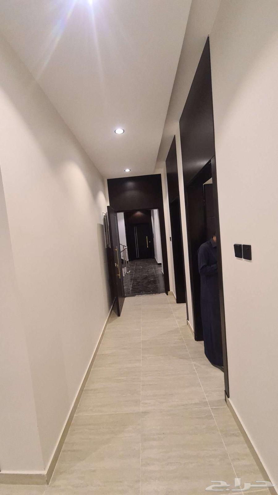 للبيع شقق تمليك 6 غرف وملاحق 3غرف وسطحين حي الجال موقع ممتاز64228458700419110