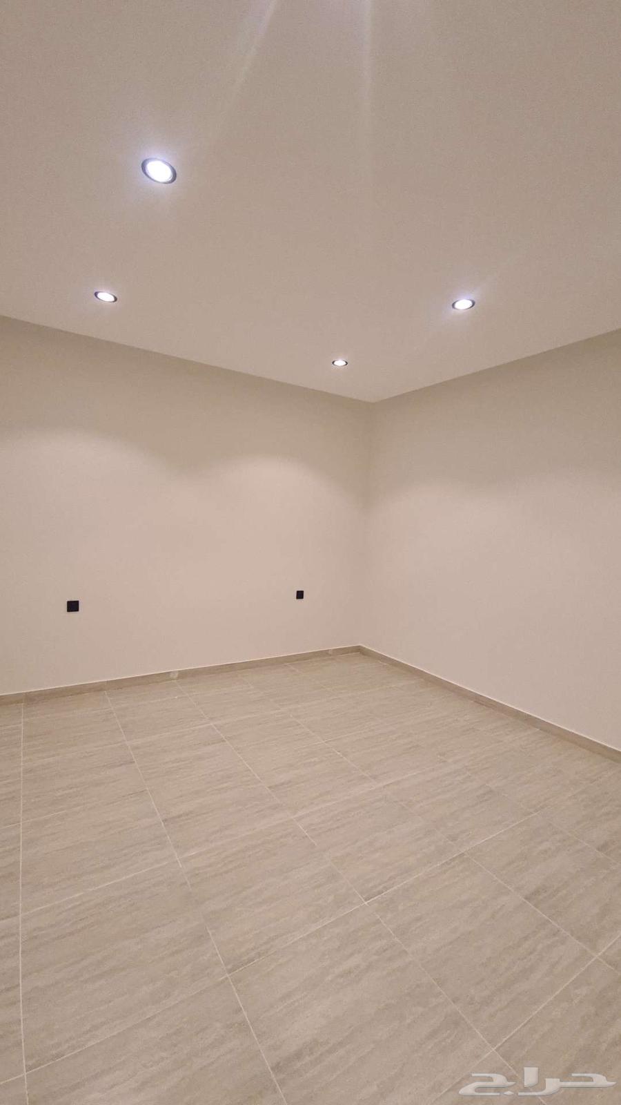 للبيع شقق تمليك 6 غرف وملاحق 3غرف وسطحين حي الجال موقع ممتاز64228458700419114