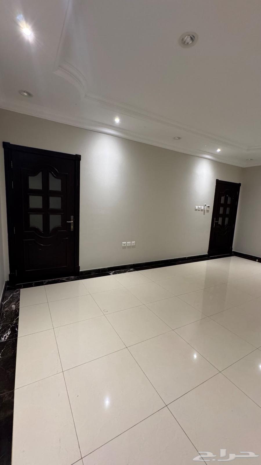 أبواب خشب ومغاسل رخام مع للبيع64229181206018113