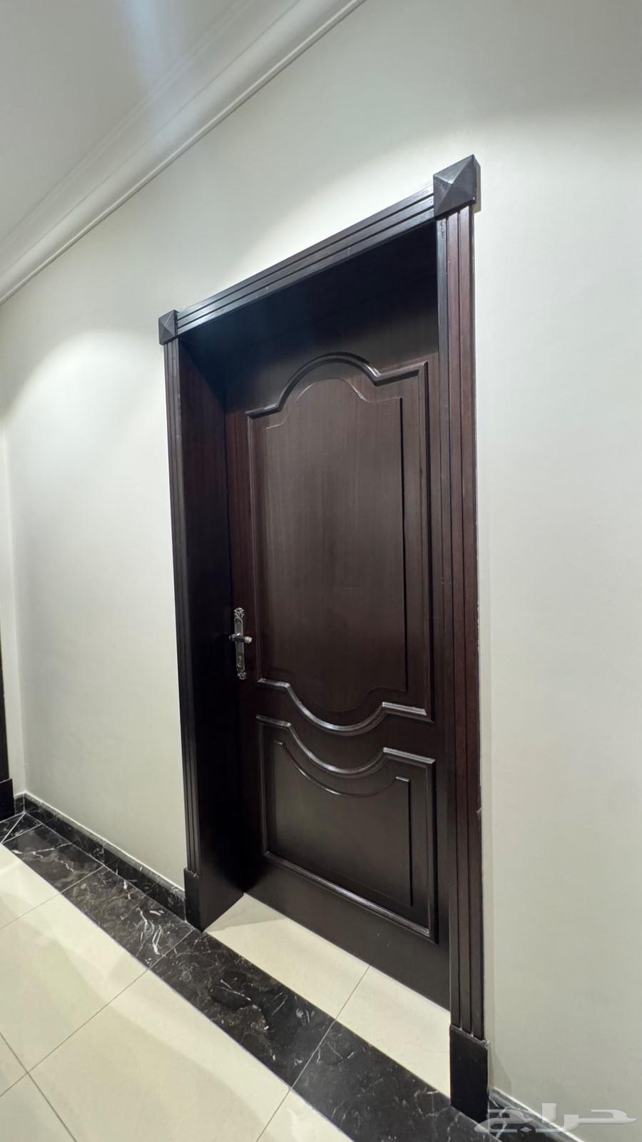 أبواب خشب ومغاسل رخام مع للبيع64229181206018111