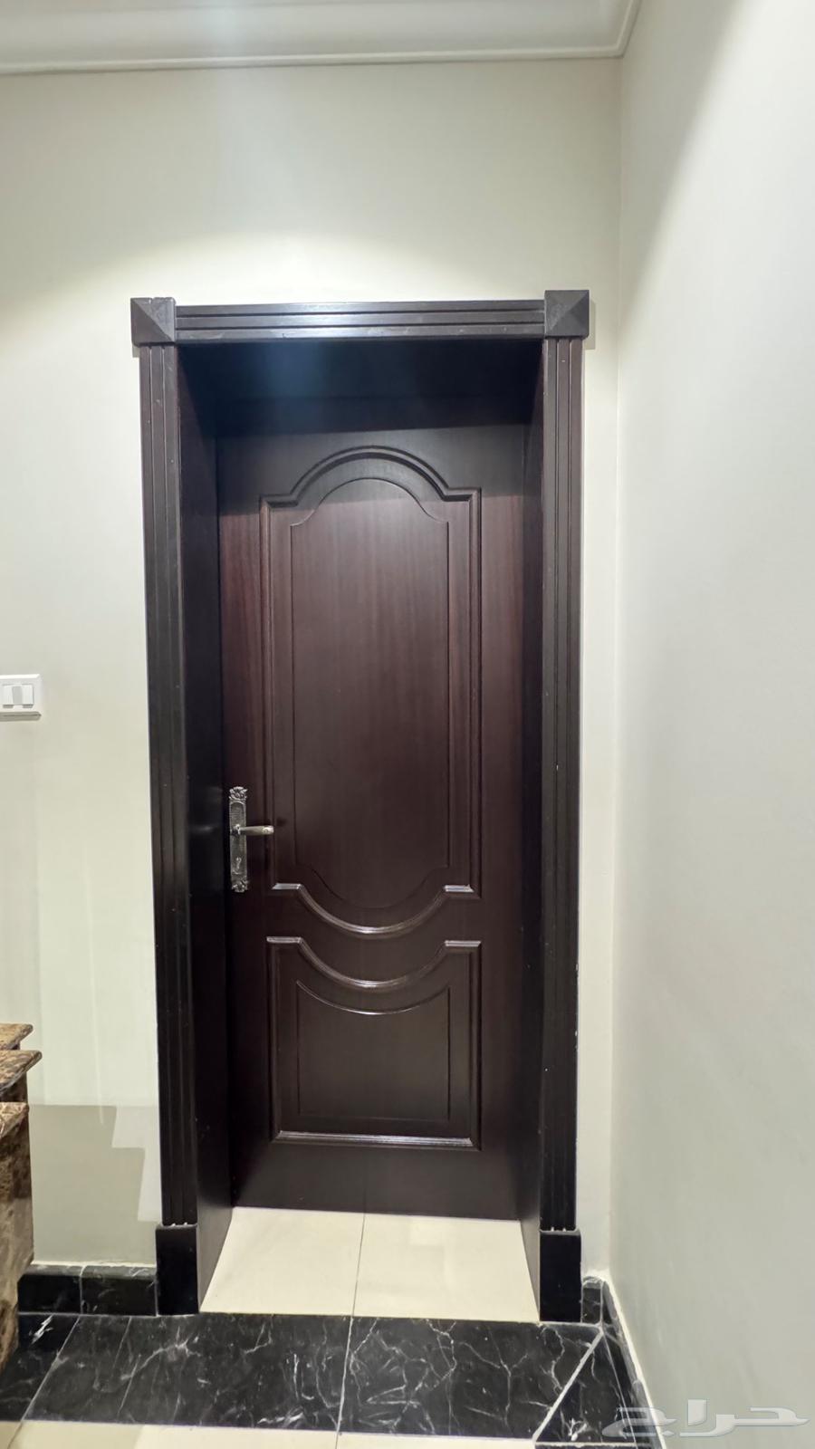 أبواب خشب ومغاسل رخام مع للبيع64229181206018112