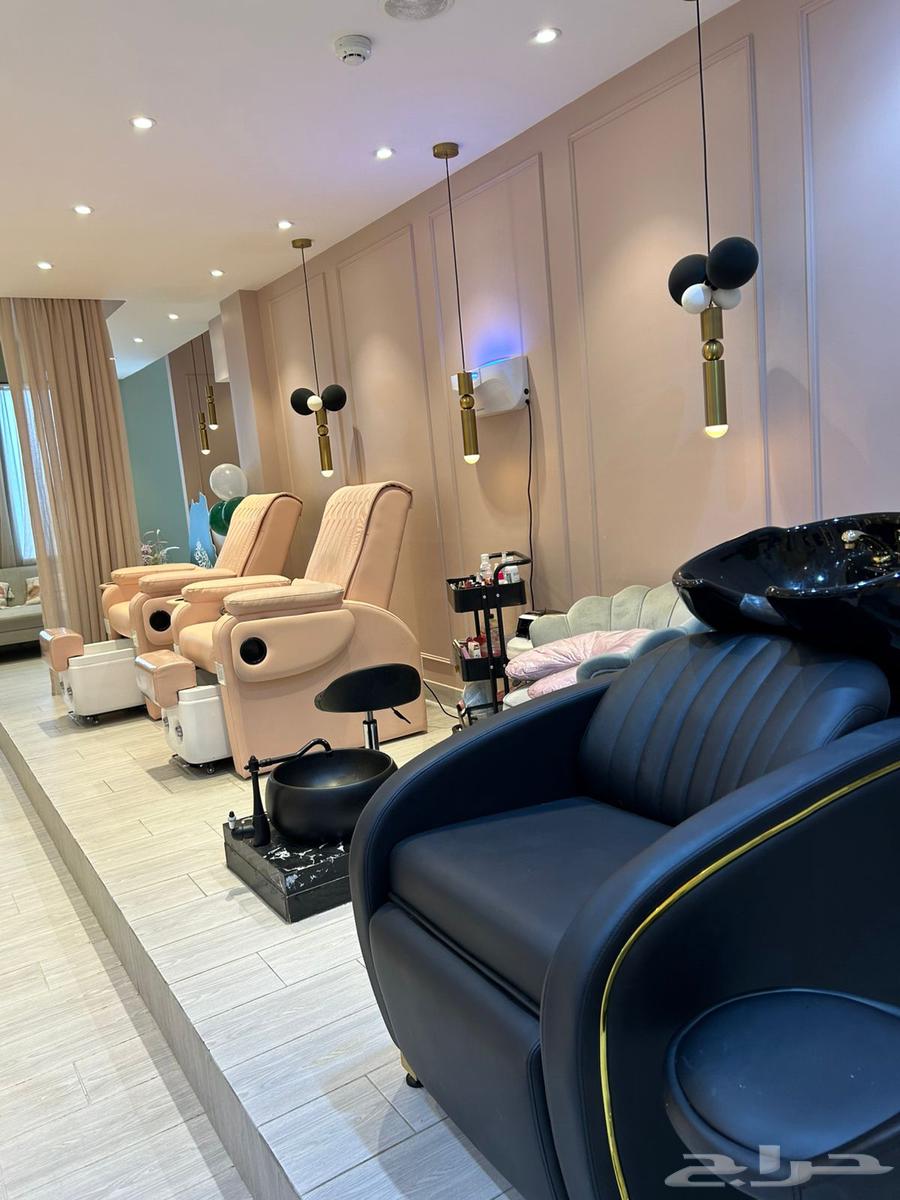 صالون للتقبل64239958179330111