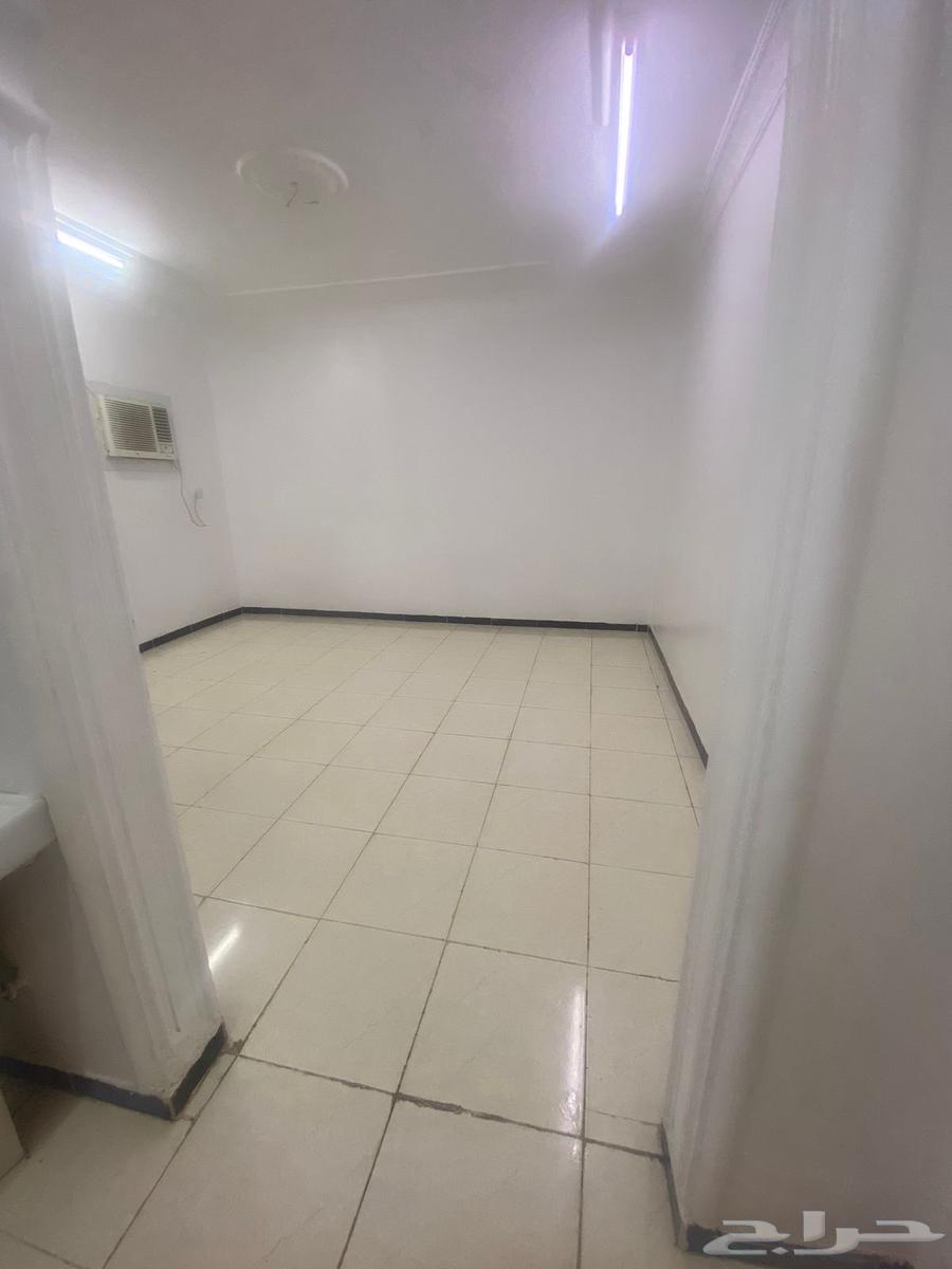للايجار غرفة ودورة مياه في فيلا64249713210115110