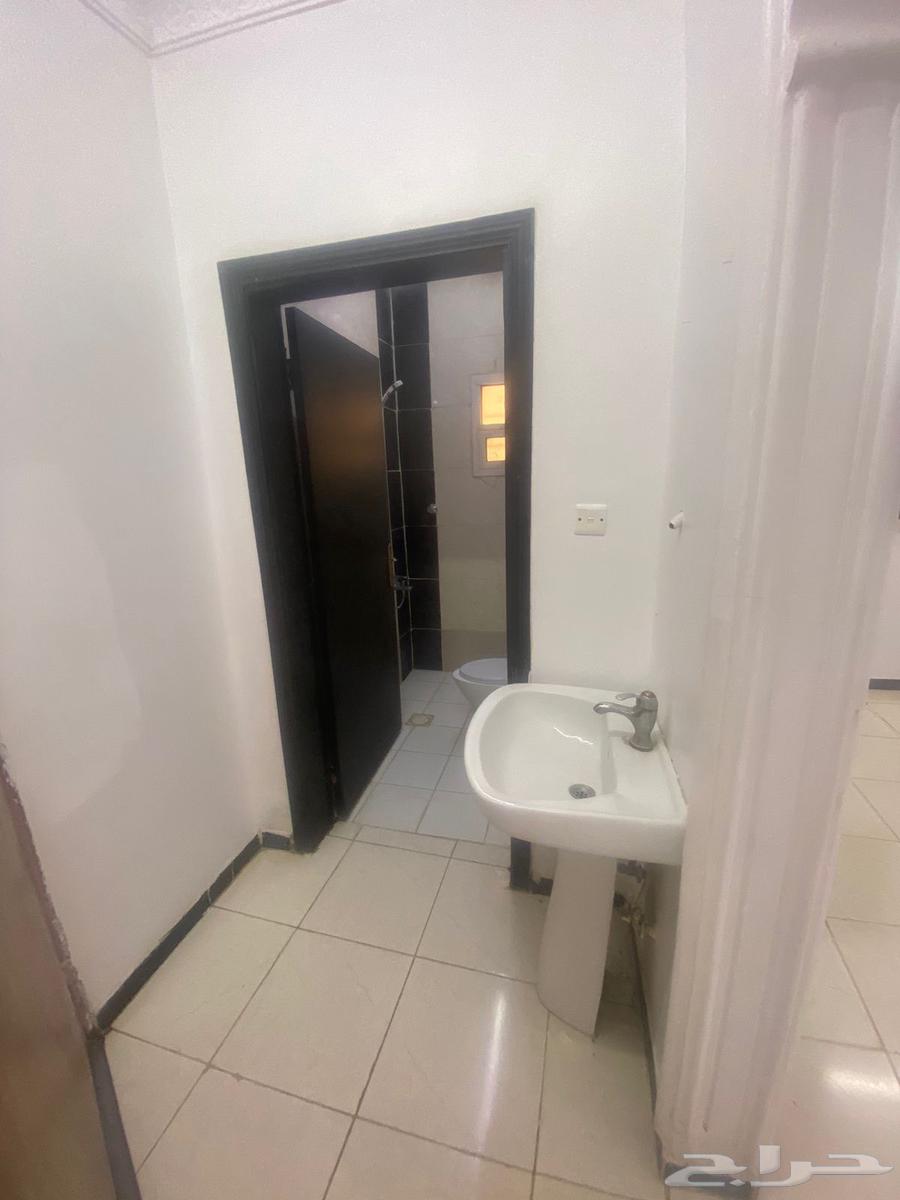 للايجار غرفة ودورة مياه في فيلا64249713210115114