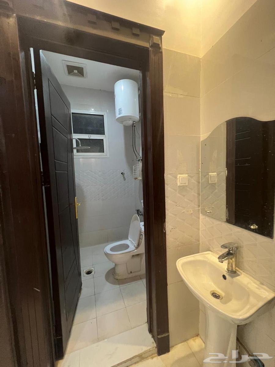 للايجار غرفة ودورة مياه في فيلا64249713210115111