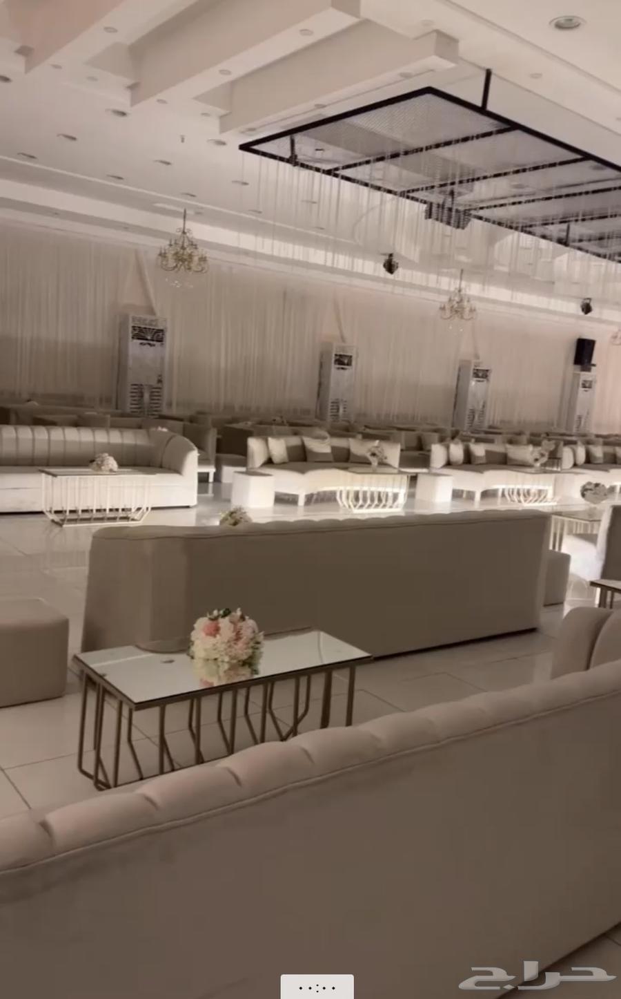 Execution and design of decorations, halls, and palaces64249724323970112