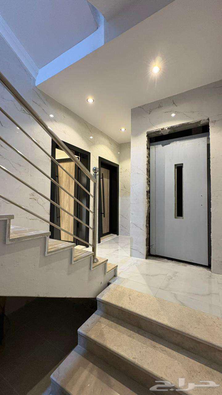 شقة ارضية للبيع بحي الصفا ( مطبخ راكب-حوش -مسجد)64263974692994111