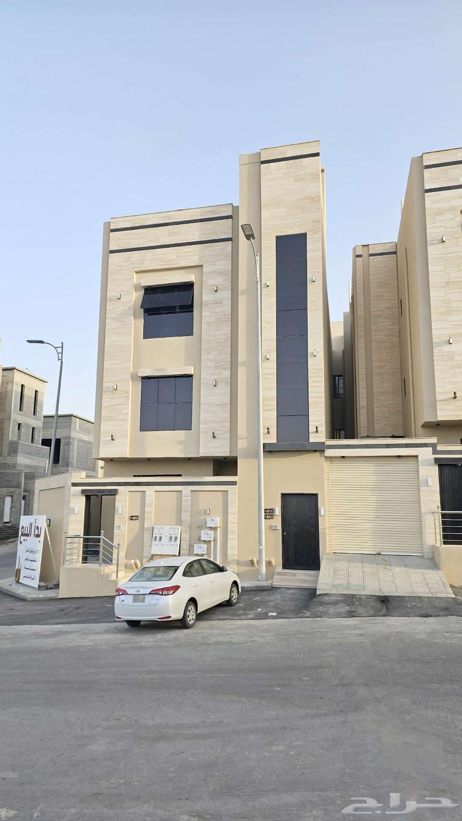 For sale: Remaining VIP upper apartment with 6 rooms, private roof starting from 520 thousand in Al-Dhurfa64263972929538112