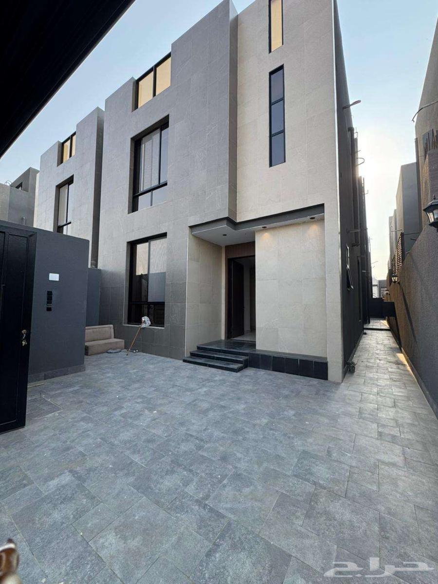 فيلا بمسطحات كبيره دورين و ملحق64354888985731111