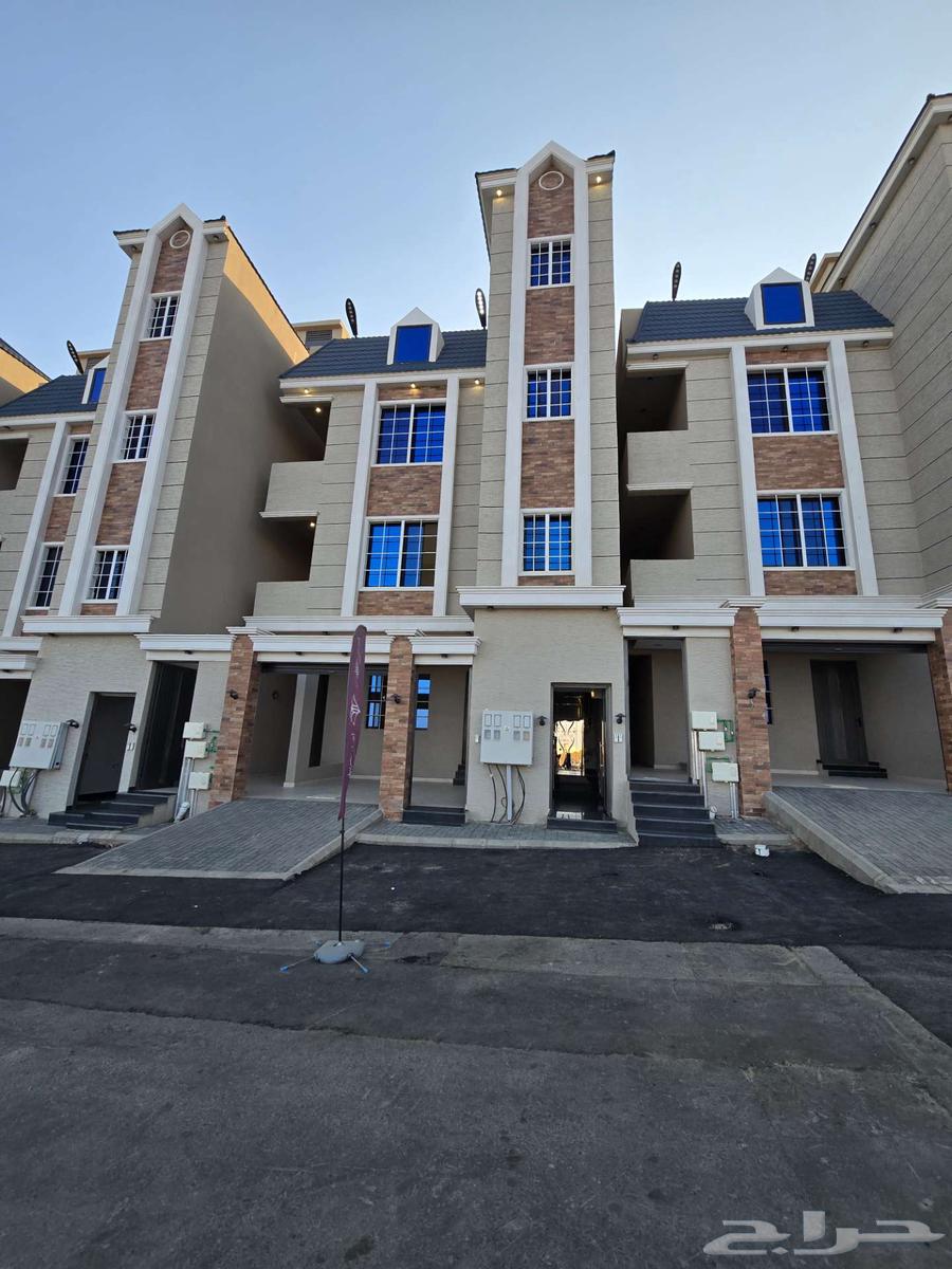 للبيع شقق ارضي بحي المعارض 6غرف VIP حوش ومدخل سياره 570 ألف64487021078019111