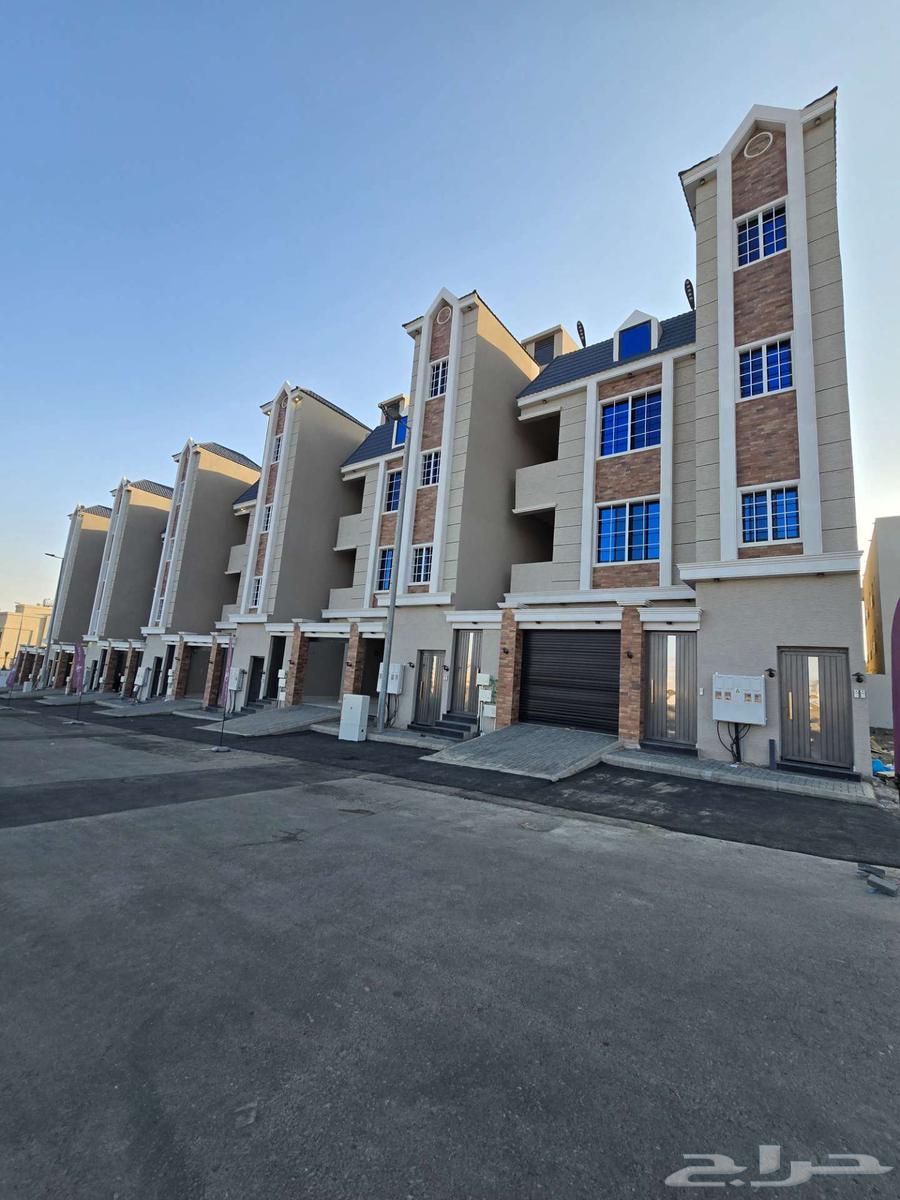 للبيع شقق ارضي بحي المعارض 6غرف VIP حوش ومدخل سياره 570 ألف64487021078019110