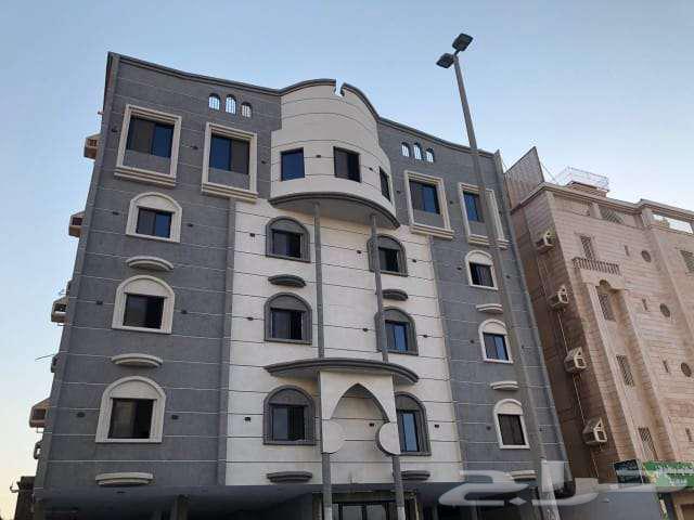 Marble, graphite, and paint breaking64563298850946111