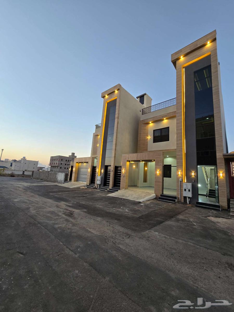 للبيع دور أرضي 6غرف VIP حوش ومدخل سياره 550ألف طريق الثمانين64582355866499110