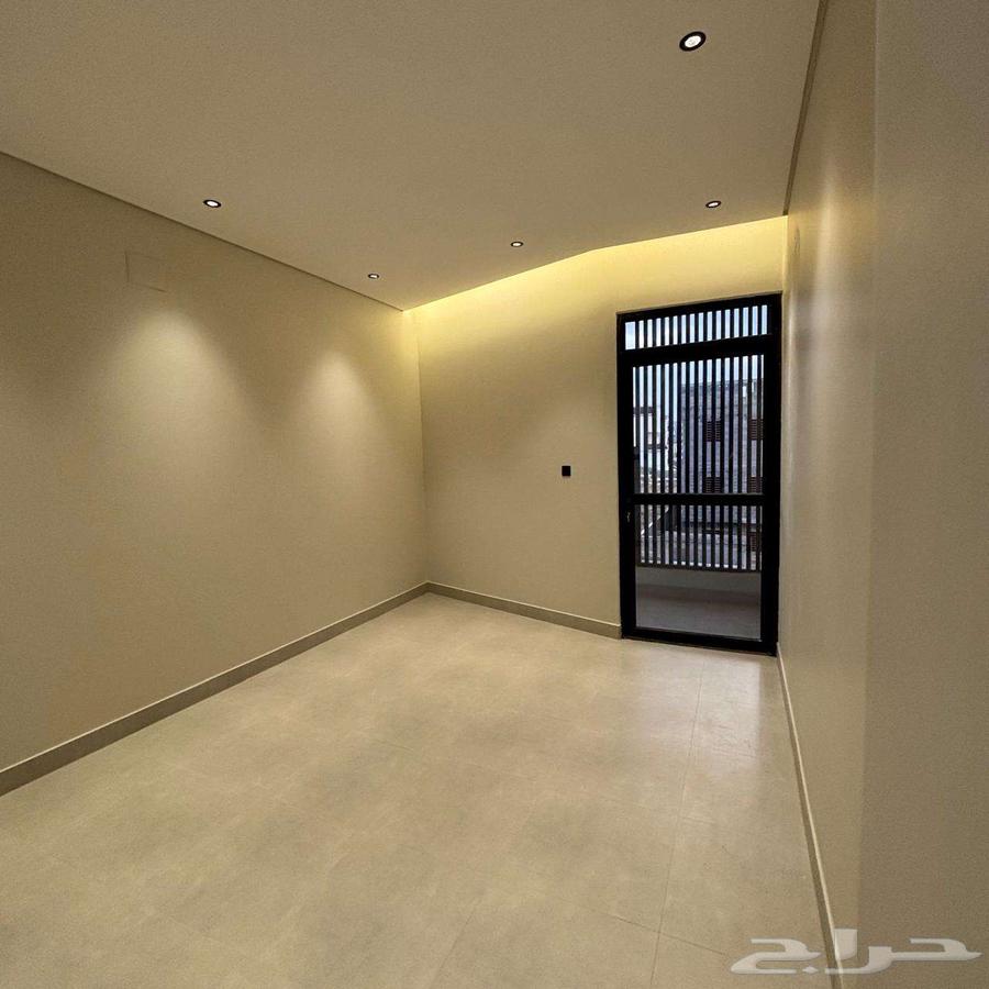 للبيع شقة علوية بسطح خاص ابها المحاله64582453447681113