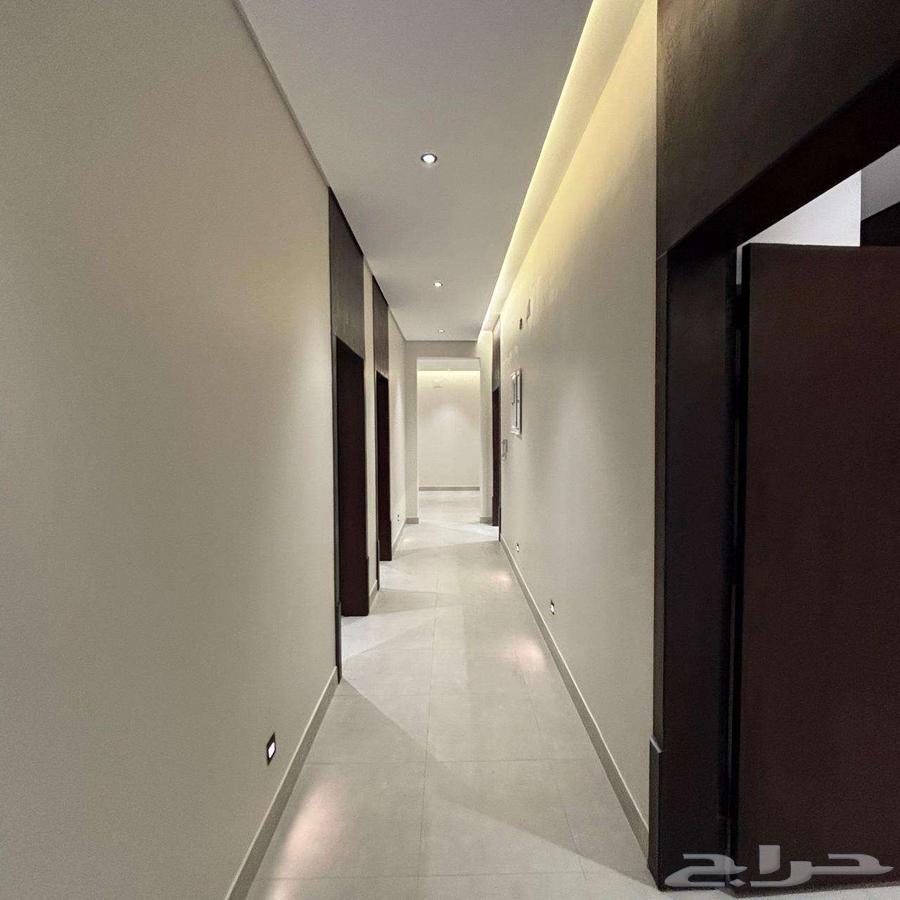 للبيع شقة علوية بسطح خاص ابها المحاله64582453447681114