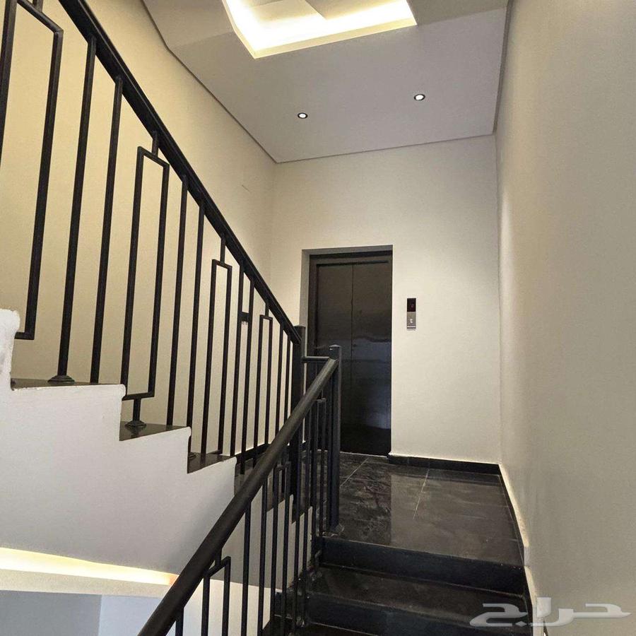 للبيع شقة علوية بسطح خاص ابها المحاله64582453447681112