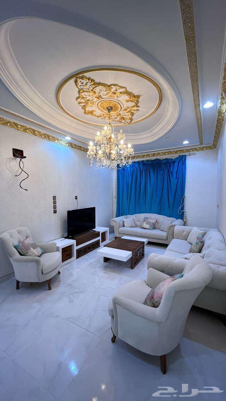 شقة مفروشة فاخرة بحوش للايجار خلف ثانوية الفواز64589598223491110