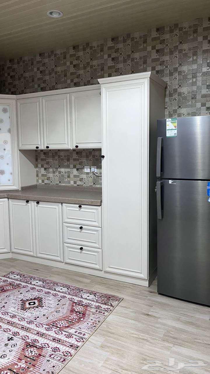 شقة مفروشة فاخرة بحوش للايجار خلف ثانوية الفواز64589598223491114